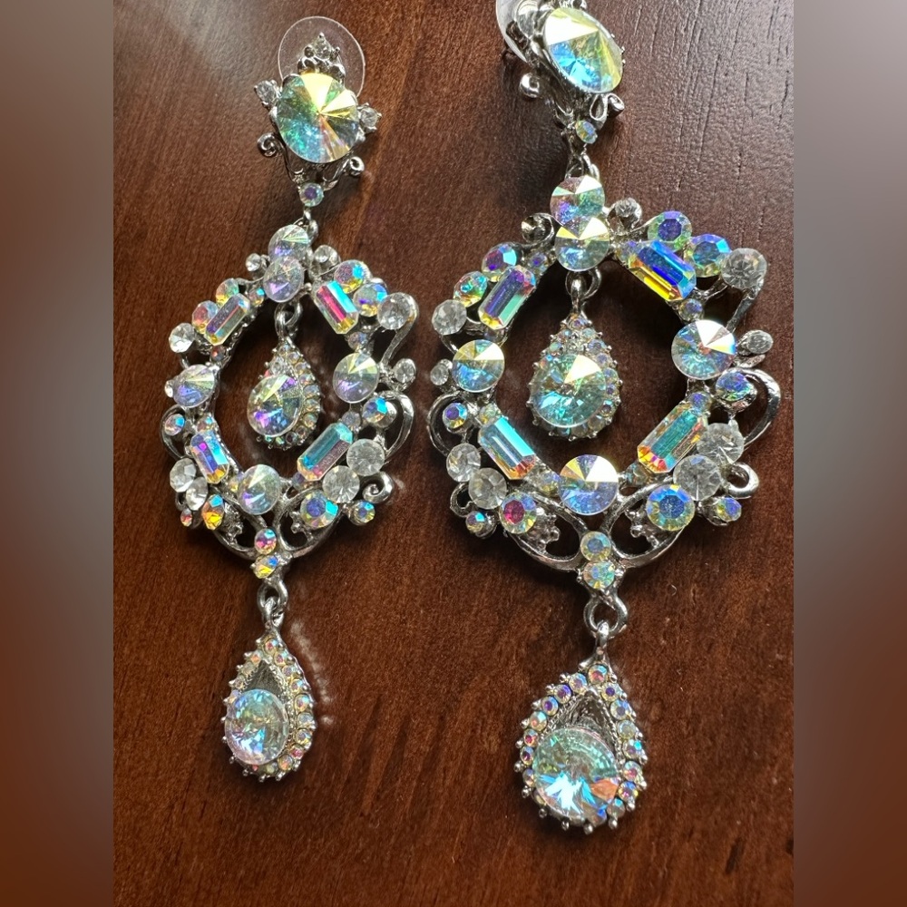 Elegant Clear Aurora Borealis Australian Crystal silver Earrings